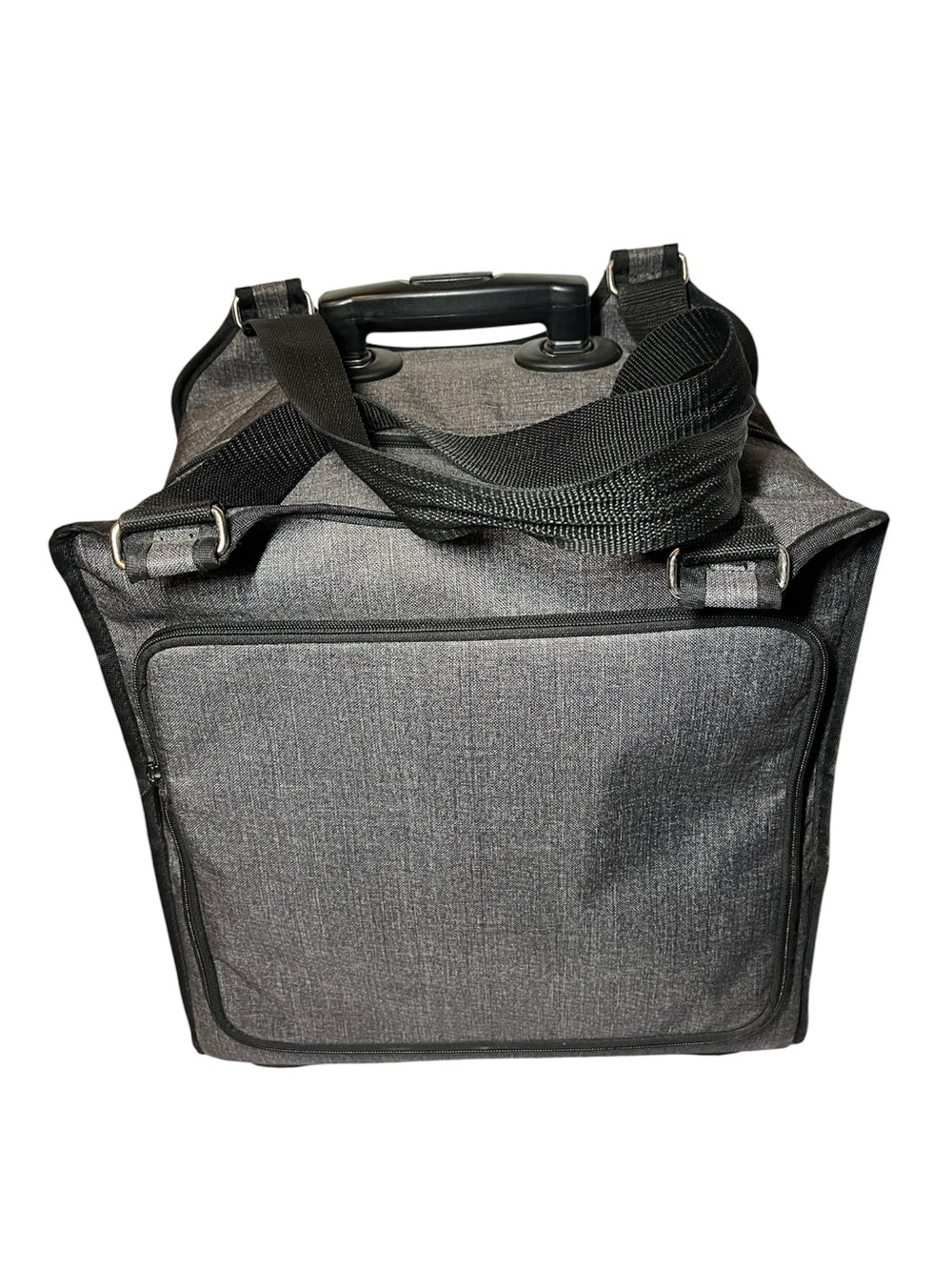 Thirty-One Away We Go Roller Bag
Wheels. Handle carry on
Hostess gift